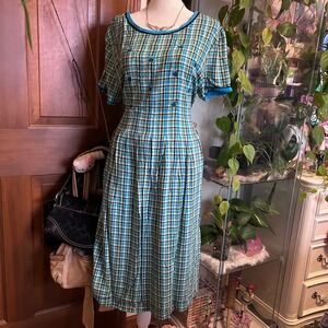 Vintage Sag Harbor Plaid Dress Blue Green Embroidered Strawberries Womens 12